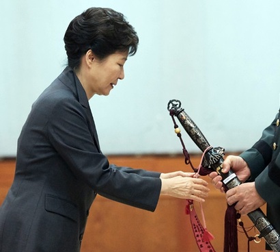 지난 10월 26일 박근혜 대통령이 오후 청와대에서 열린 군 장성 진급 및 보직 신고식에 참석하고 있다. 사진=청와대 제공