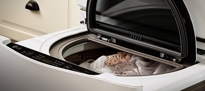 탑 로드 방식 세탁기는 와류를 통해 세탁력이 우수하고 세탁 중에도 세탁물을 추가할 수 있어 편리하다. 사진=LG전자 홈페이지