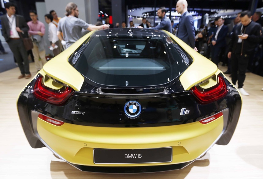 21일 개막한 중국 상하이모터쇼에서 최초로 공개된 BMW의 i8 프로토닉 프로즌 옐로우 에디션. 사진=연합뉴스