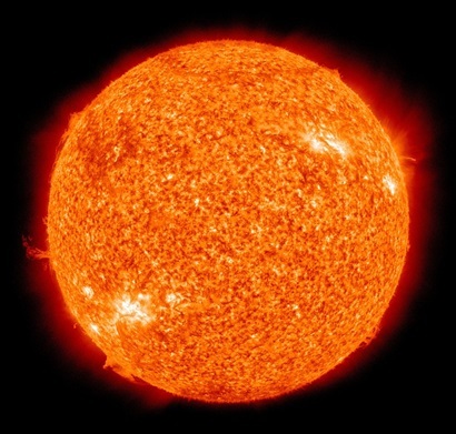 태양에서 빛이 난다는 것은 태양의 질량이 줄어든다는 뜻이다. 즉 태양에서 빛이 날 때는 더 많은 것을 가져서가 아니라 자기의 것을 버리기 때문이다.