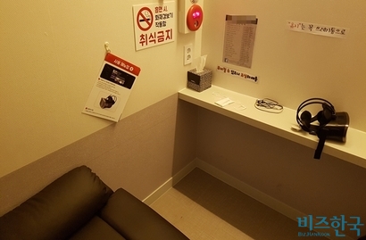 성인VR방 M 점포 방의 모습.
