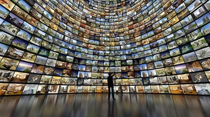 매월 비용을 지불하지 않고도 전 세계 수백 개의 방송 채널을 볼 수 있다는 셋톱박스 광고가 페이스북을 통해 대대적으로 확산되고 있다. 사진=TV프로그 광고 캡처