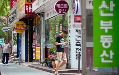 지난 6월 23일 오후 서울의 한 아파트단지 상가에 위치한 부동산중개업소들. 사진은 기사의 특정 내용과 관련 없다. 사진=고성준 기자