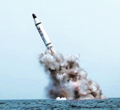 원자력 잠수함이 북핵 대응을 위해 필요하다는 주장의 핵심에는 북한의 북극성-1 SLBM이 있다. 사진=조선중앙통신