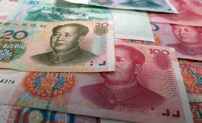 중국의 국가부채가 급증하고 경제성장률이 둔화되면서 재무건전성이 악화되고 있다.