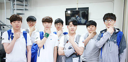 CJ E&M은 최근 한국e스포츠협회를 탈퇴했다. 사진은 지난해 6월 ‘리그 오브 레전드 챌린저스 코리아’에 출전한 CJ 엔투스 선수들. ​사진=CJ 엔투스