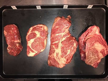 블라인드 방식으로 맛을 본 소고기. 왼쪽부터 한우 거세 2등급, 미국산 초이스, 호주산 그래스 페드, 한우 거세 1+. 사진=이해림 제공
