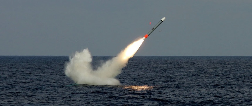 잠수함에서 발사되는 토마호크 미사일. 사진=Raytheon