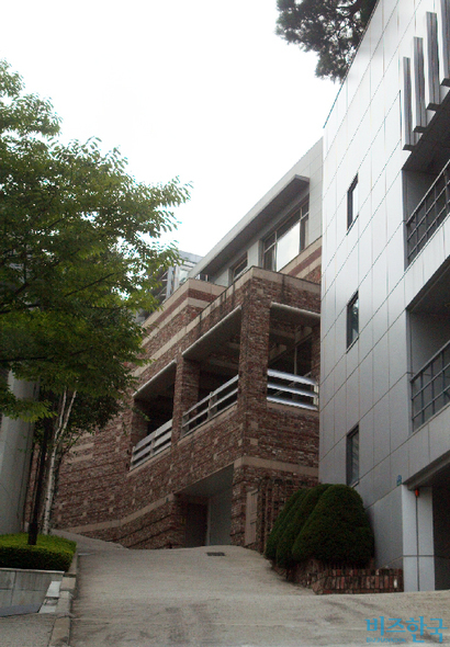 삼성미술관 리움 초입에 위치한 이재용 삼성 부회장 소유의 한남동 단독주택. 사진=비즈한국DB