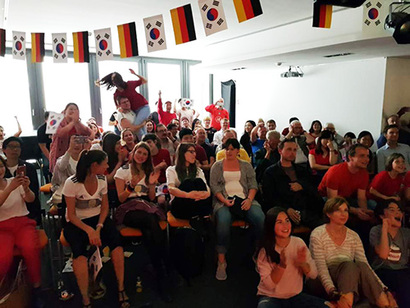주독일 한국문화원에서 마련한 한국과 독일의 축구 팬들이 함께하는 응원전 현장 모습. 사진=박진영 제공