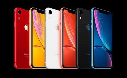 아이폰 XR은 이례적으로 발표와 함께 무려 6가지의 색상 중 선택할 수 있도록 했다. 이는 과거 ‘아이폰5C’​를 떠올리게 하는 대목이다. 사진=애플 제공