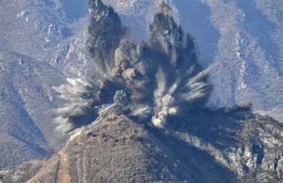 북한군은 지난해 11월 20일 비무장지대 내 10개 GP(감시초소)를 폭파 방식으로 철거했다. 사진=국방부