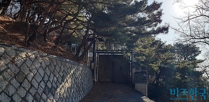 임성욱 세원그룹 회장이 2016년 3월 126억 원에 매입한 성북동 자택.  사진=유시혁 기자