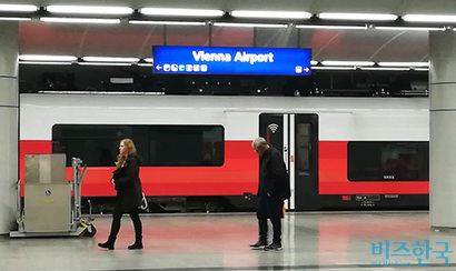 유럽 도시 내 공항들은 도심 접근성이 좋은 편이다. 비엔나 공항에서도 수시로 있는 전용 기차를 이용, 15분 만에 도심 도착이 가능했다.​ 사진=박진영 제공​