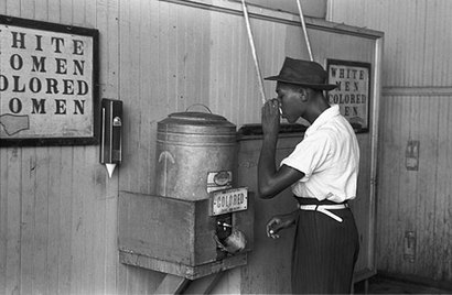 물조차 백인과 함께 마실 수 없었던 1900년대 초 미국 남부의 모습. 흑인들이 꿈에 부풀어 찾아온 시카고 역시 흑백 주거지역이 나뉘었다. 사진=pixabay