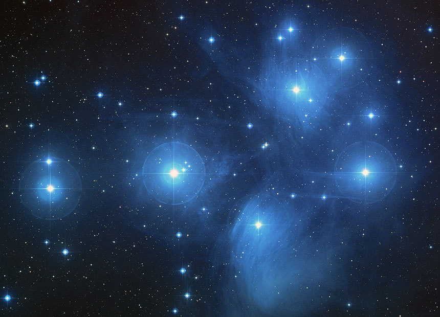 칠공주, 일곱 자매로 알려진 플레이아데스성단. 대략 3000개의 별들로 구성되어 있다. 사진=NASA/ESA/AURA/Caltech​/Palomar Observatory