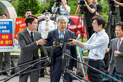 지난해 6월 28일 조양호 한진그룹 회장이 수백억 원대 상속세 탈루와 비자금 조성 의혹 혐의로 서울 양천구 남부지방검찰청에 피의자 신분으로 출석하고 있다. 사진=최준필 기자