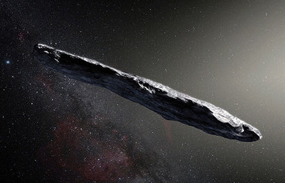 천문학자들은 처음으로 확인된 이 외계의 방문자에게 ‘먼 세상에서 온 메신저’라는 뜻의 하와이 방언 ‘오무아무아(‘Oumuamua)’를 이름으로 붙여주었다. 사진=NASA/ESA, M. Kornmesser, L. Calcada