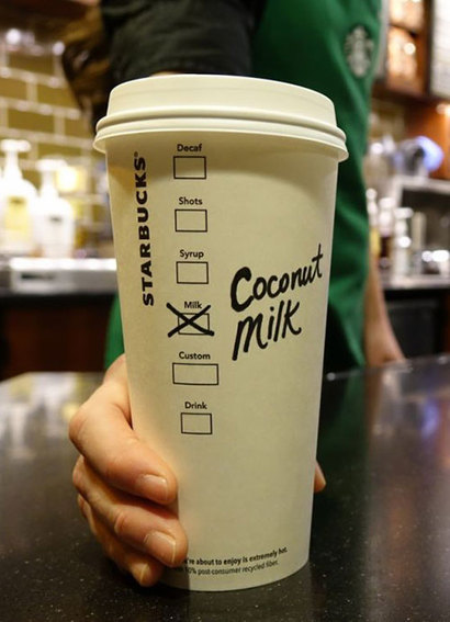 스타벅스는 고객들의 의견을 듣고 각종 소비자 조사를 통해 2015년부터 코코넛우유를 제공하고 있다. 사진=스타벅스 홈페이지