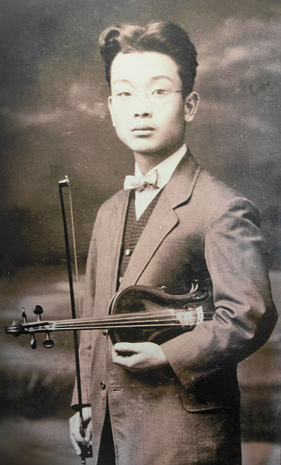 홍난파의 집에 걸린 홍난파의 젊은 시절 사진. 조선 최초의 바이올리니스트였던 홍난파는 일제강점기 친일행적으로 인해 ‘친일인명사전’에 올랐다. 사진=구완회 제공