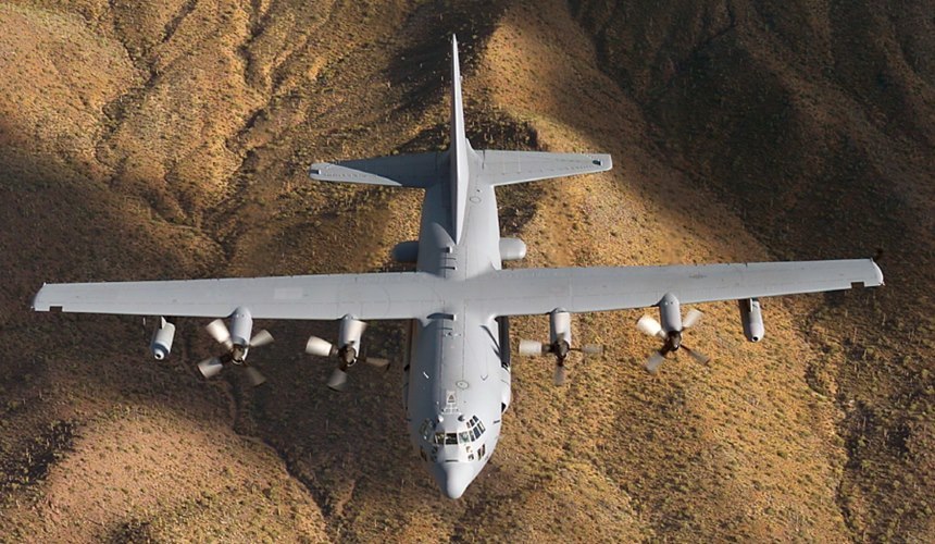 C-130H 수송기를 기반으로 개발된 EC-130H 컴파스 콜은 대표적인 원격지원재밍 방식의 전자전기다. 사진=미 공군