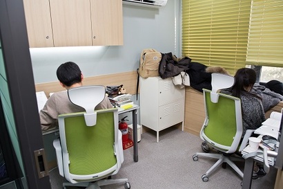 서울의 한 코워킹스페이스에 사무실을 차린 청년창업가의 모습으로 기사의 특정 내용과 관련없다. 사진=최준필 기자