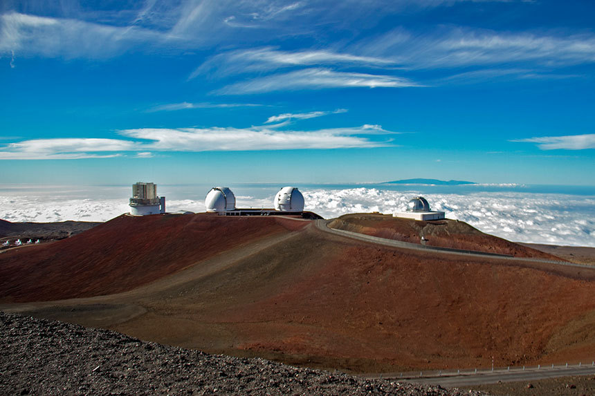 수천 년 동안 하와이 역사가 시작된 성지였고 최근 수십 년 동안 현대 천문학의 역사적인 발견이 이어졌던 관측 천문학의 성지가 되었던 마우나케아의 운명은 앞으로 어떻게 될까? 사진=Maunakea Summit