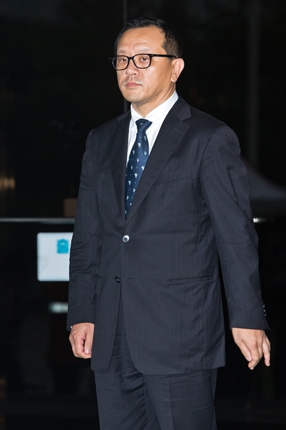 전두환 씨의 장남인 전재국 전 시공사 회장이 2013년 9월 미납추징금 1672억원에 대한 자진 납부 계획서를 제출하기 위해 서울중앙지방검찰청을 찾은 모습.  사진=최준필 기자