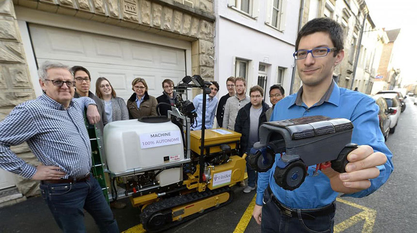 비티봇의 창업자이자 CEO인 세드릭 바쉐(오른쪽 끝)는 샴페인 생산지인 샹파뉴에서 4대째 와이너리를 운영하는 집안 출신의 젊은 공학도이다. 사진=비티봇