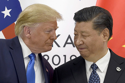 도널드 트럼프 미국 대통령과 시진핑 중국 국가주석이 7월 29일 일본 오사카에서 열린 G20 회의에서 인사를 나누고 있다. 사진=연합뉴스