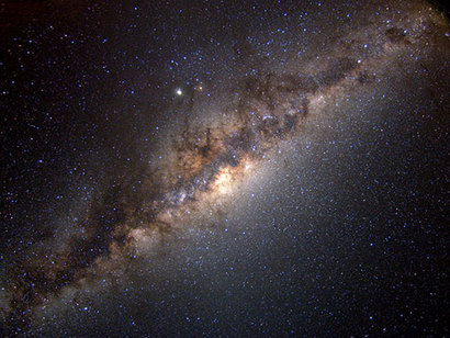 앞으로 우리 은하의 운명은 어떻게 될까? 계속 살이 붙을까? 아니면 다시 ‘폭풍 다이어트’를  시작할까? 우리는 운명을 알 수 없는 우리 은하 속에 살고 있다. 이미지=NASA
