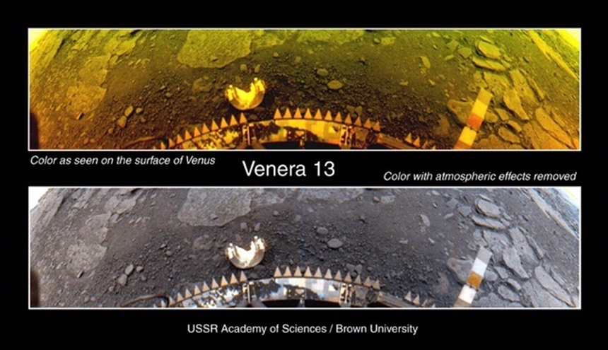 소련의 베네라 13호가 착륙 직후 촬영한 금성 표면 사진 일부. 위는 금성의 노란 대기권 속에서 본 금성 표면의 모습이고, 아래는 금성 대기에 의한 노란 기운을 없앤 표면의 순수한 색을 복원한 사진이다. 사진=USSR Academy of Sciences/Brown University