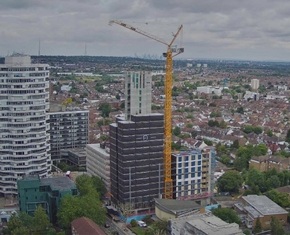 GS건설이 지난해 1월 인수한 영국 철골 모듈러 전문회사 엘리먼츠가 영국 런던에 건축물을 시공하는 모습. 사진=GS건설 제공
