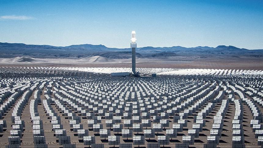 미국 네바다 사막에 설치한 거대한 태양광 발전소 솔라팜(solar farm). 사진=Solar Reserve
