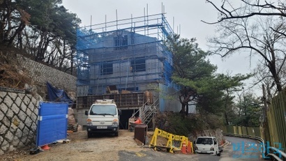 박도봉 알루코 회장이 성북동 단독주택을 매입한지 3년 5개월 만에 재건축에 나섰다. 사진=정동민 기자