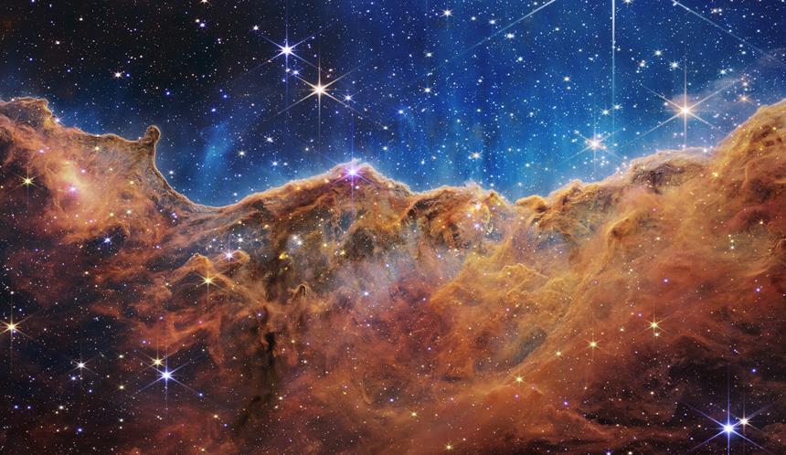 근적외선으로 관측한 용골 성운의 먼지 산맥의 선명한 모습. 이미지=NASA, ESA, CSA, STScI