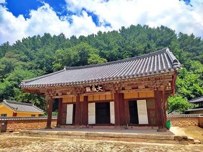 장수향교 대성전은 보물 제272호로 조선시대 향교 건축물 중 가장 오래되었다. 사진=구완회 제공