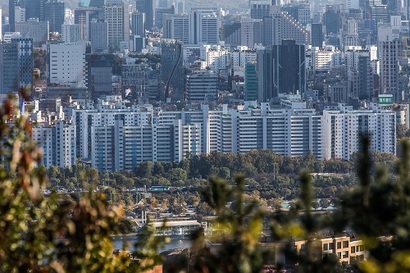 서울 매봉산 전망대에서 바라본 강남 일대 아파트 모습. 사진=최준필 기자