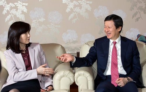 [정정보도] 롯데 2세 신동주 회장, 싱가포르 법인 설립 두고 아내 조은주 '숨은 조력자' 역할 보도 관련