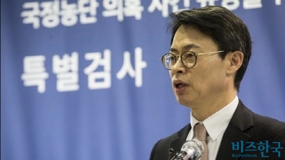 브리핑하는 이규철 특검보. 사진=고성준 기자