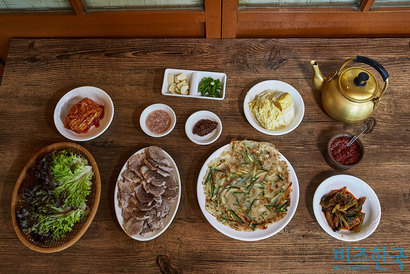 메밀국수뿐만 아니라 돼지수육도 맛있다. 잡내가 나지 않고 아주 부드럽다.