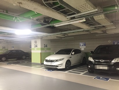 전경련 회관 지하주차장의 장애인 전용 주차구역. 시설은 우수하지만 불법주차가 대부분이다. 사진=박혜리 기자