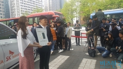 1호 개통자는 피겨여왕 김연아와 사진 촬영을 비롯한 모든 행사의 중심이 됐다. 사진=봉성창 기자