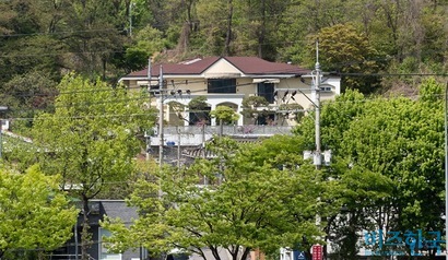 박근혜 전 대통령의 내곡동 자택 인근에는 국정원 청사(1.7㎞)와 내곡지구파출소(185m)가 위치해 있어 보안상 안전한 곳으로 평가받고 있다.  사진=고성준 기자