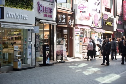 최근 발표된 화장품 업체들의 1분기 보고서에는 사드의 영향력이 고스란히 드러난다. 사진은 한산한 명동 거리 사진=고성준 기자