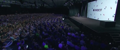 WWDC 2017에는 75개국 5300명의 전 세계 개발자가 참석했다. 키노트를 시작으로 3일간 컨벤션센터 곳곳에서 수백 개의 개발자를 위한 교육 세션이 진행된다. 사진=WWDC2017 중계 영상 캡처