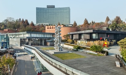 남산에서 그랜드하얏트호텔로 이어지는 능선을 따라 지맥이 내려오는데, 이 지맥이 주맥이라 삼성미술관 리움 터가 영구음수형(靈龜飮水形)의 명당이 된다. 한남동에서 최고의 명당이라 할 수 있다.  사진=삼성미술관 리움 홈페이지