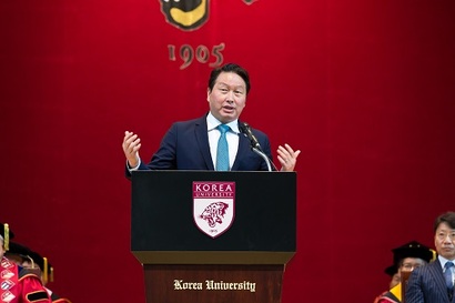 고려대학교 졸업식에서 축사를 하고 있는 최태원 SK그룹 회장. 사진=최준필 기자