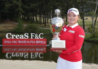 시즌 첫 메이저 대회인 KLPGA 챔피언십에서 우승한 장하나. 사진=KLPGA