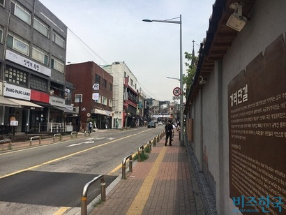 18일 오후 찾은 서울 용산구 이태원동 ‘경리단길’​ 초입. 사진=김상훈 기자​